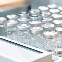 Gas chromatograph mass-spectrometer with ampoules