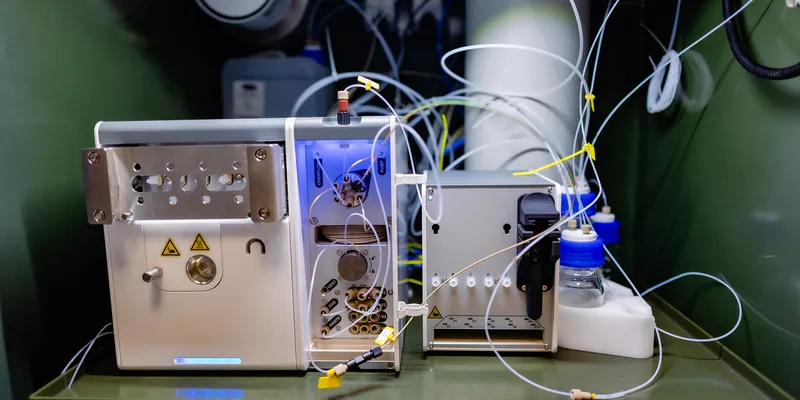 UHPLC instrument setup demonstrating thermal effects from viscous heating in UHPLC and its influence on retention time and resolution.