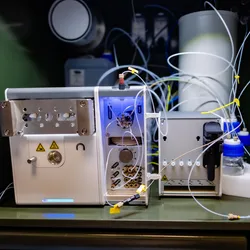 UHPLC instrument setup demonstrating thermal effects from viscous heating in UHPLC and its influence on retention time and resolution.