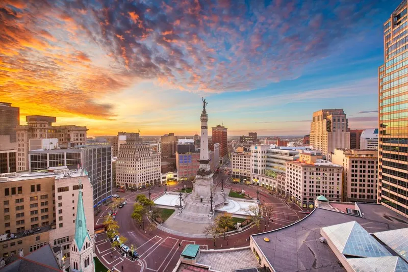 Indianapolis skyline at sunset with Soldiers and Sailors Monument in Monument Circle