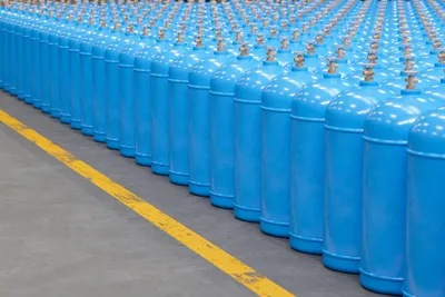 An array of gas tanks, reflecting the helium vs hydrogen cost analysis